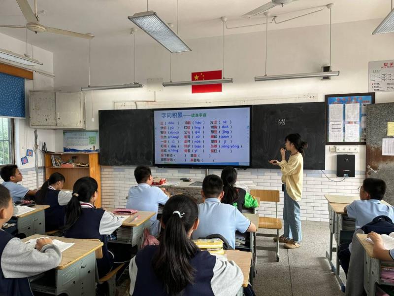 10.17张嘉颖开课研讨1.jpg 10.17张嘉颖开课研讨1.jpg